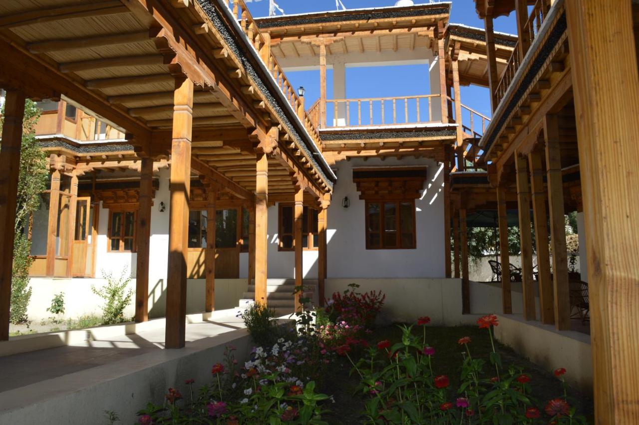 Lha-Ri-Sa Resort 레 외부 사진