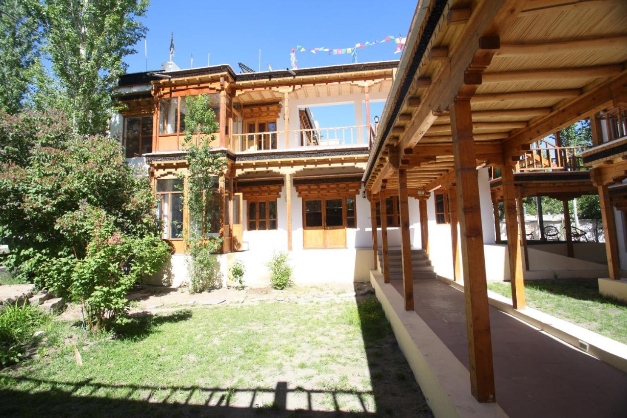 Lha-Ri-Sa Resort 레 외부 사진
