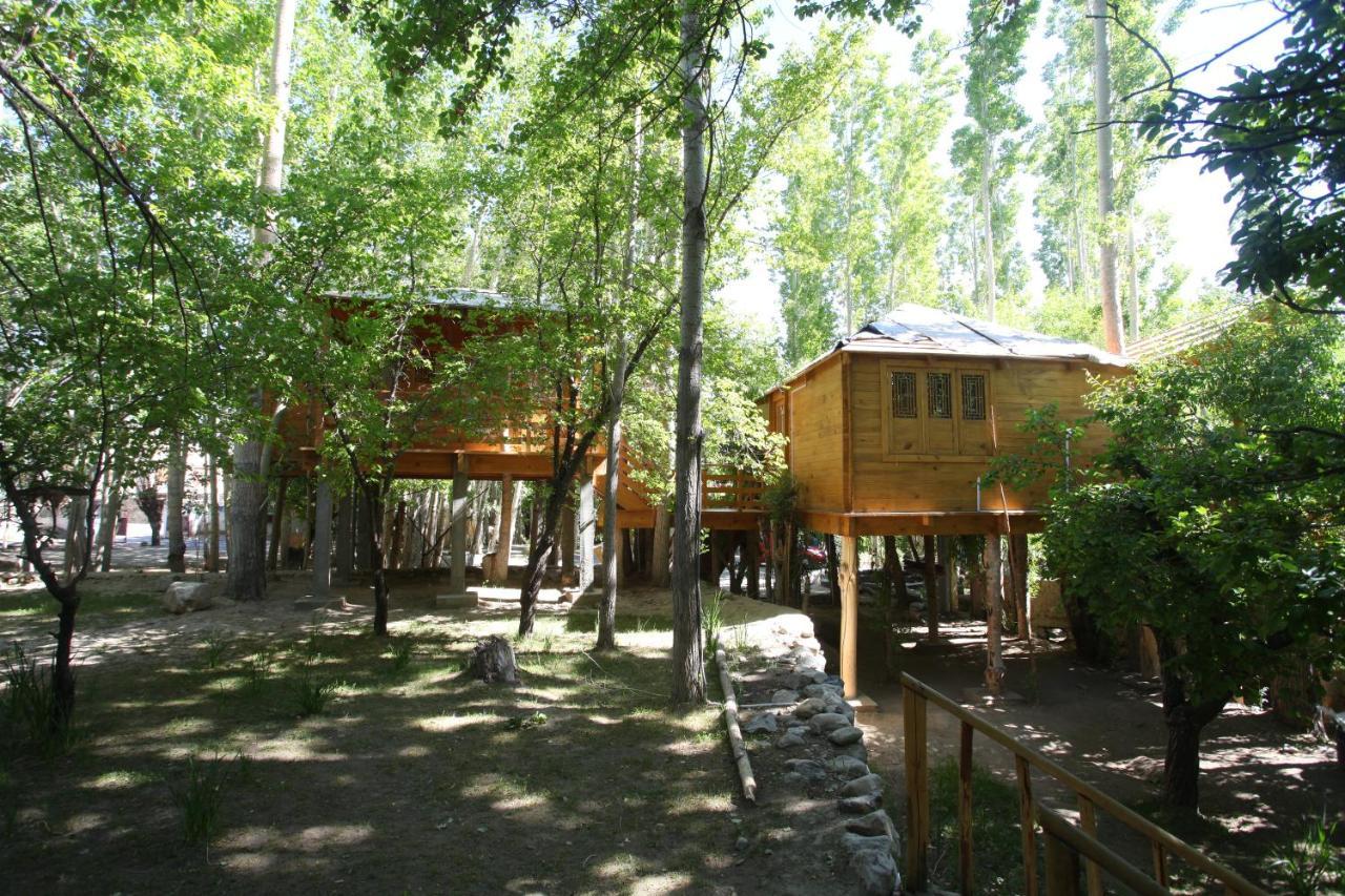 Lha-Ri-Sa Resort 레 외부 사진