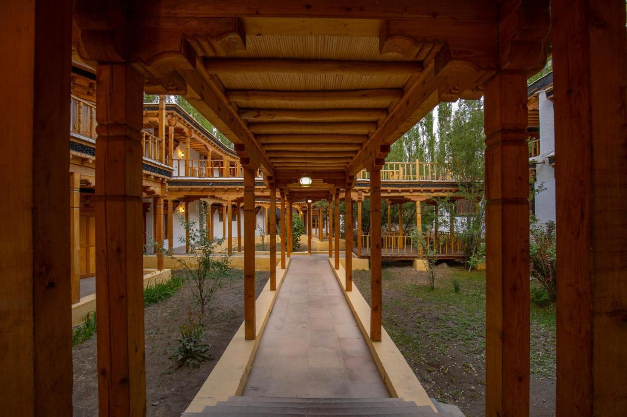 Lha-Ri-Sa Resort 레 외부 사진